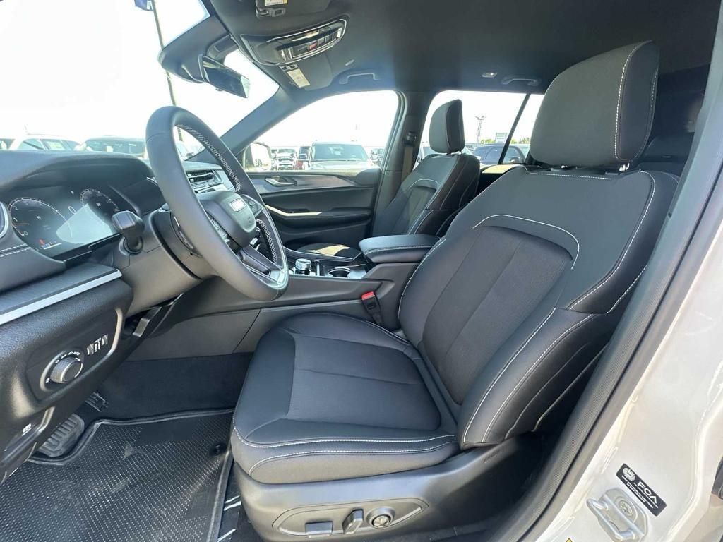 new 2025 Jeep Grand Cherokee car, priced at $35,288