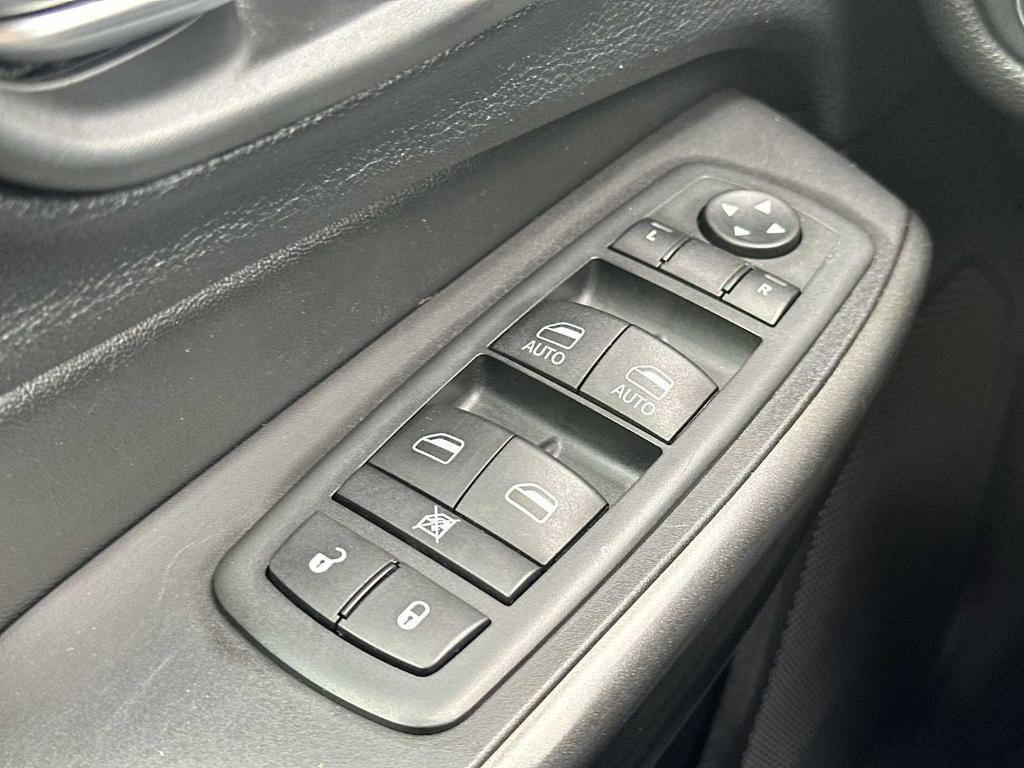 used 2020 Jeep Cherokee car, priced at $18,025