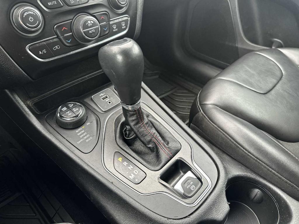 used 2020 Jeep Cherokee car, priced at $18,025