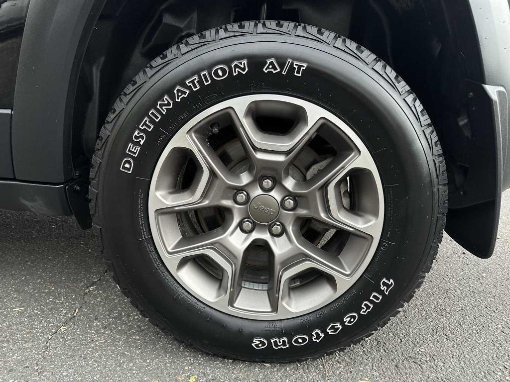 used 2020 Jeep Cherokee car, priced at $18,025