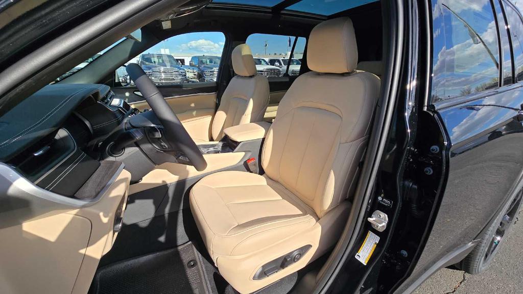 new 2025 Jeep Grand Cherokee car, priced at $50,824