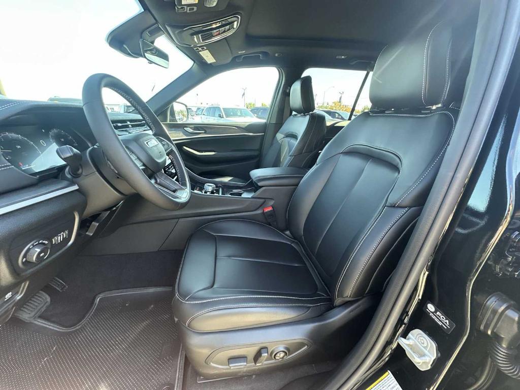 new 2025 Jeep Grand Cherokee car, priced at $43,349