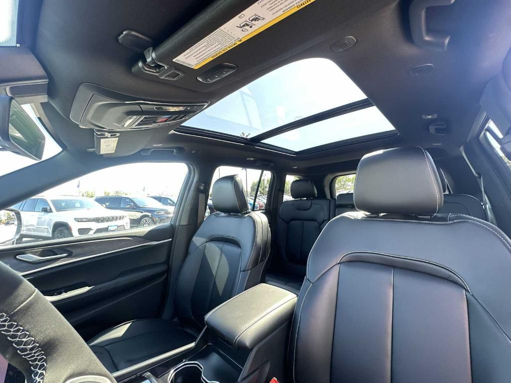 new 2025 Jeep Grand Cherokee car, priced at $43,349