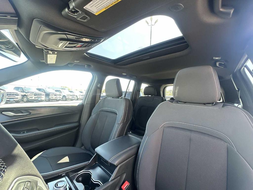 new 2025 Jeep Grand Cherokee car, priced at $35,672