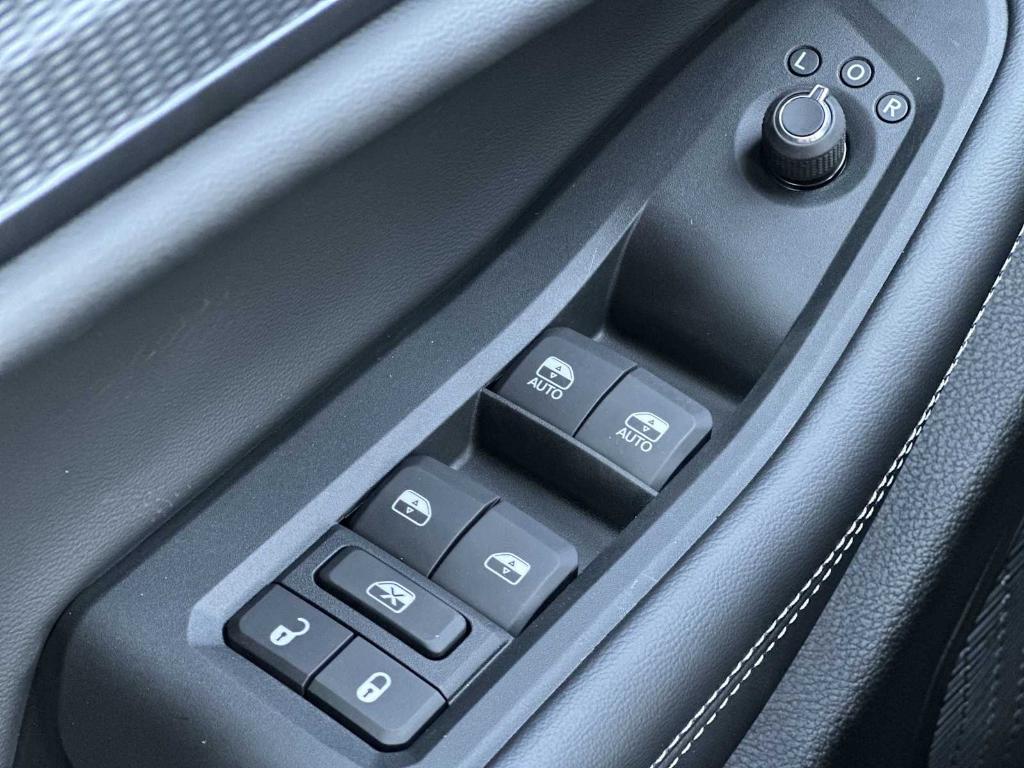 new 2025 Jeep Grand Cherokee car, priced at $35,672