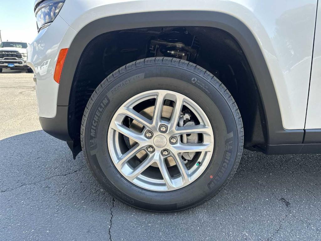 new 2025 Jeep Grand Cherokee car, priced at $35,672