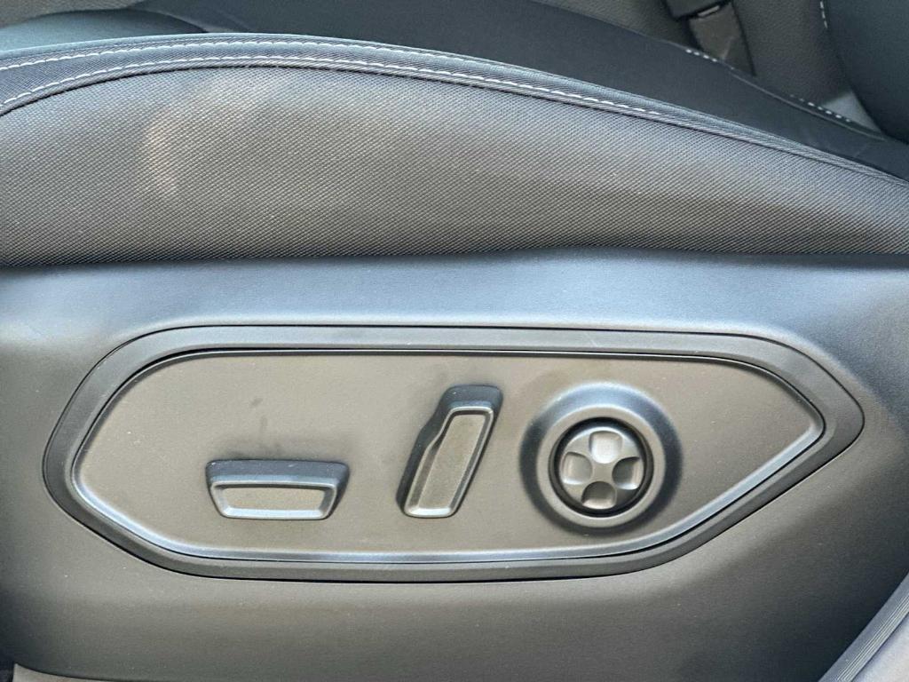 new 2025 Jeep Grand Cherokee car, priced at $35,672