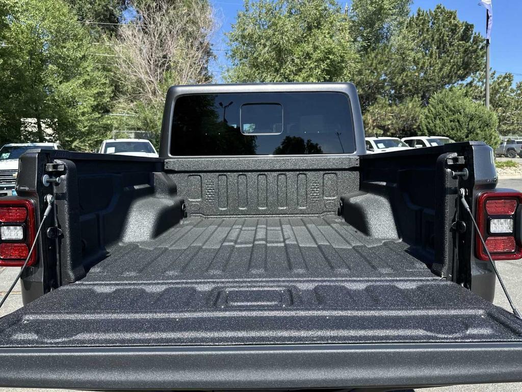 new 2025 Jeep Gladiator car, priced at $49,595
