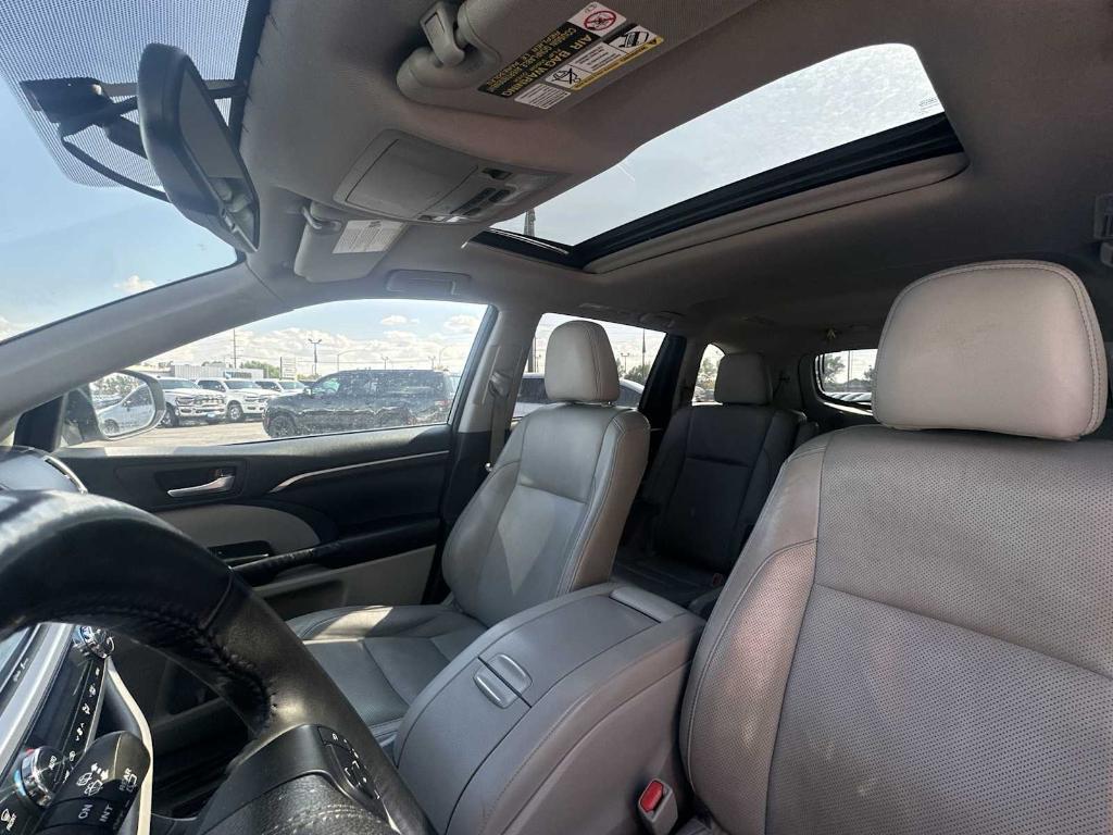 used 2015 Toyota Highlander car, priced at $16,441