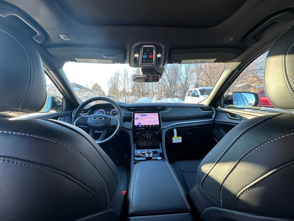 new 2025 Jeep Grand Cherokee car, priced at $48,611