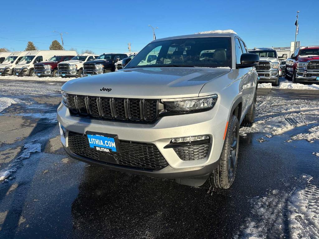 new 2025 Jeep Grand Cherokee car, priced at $48,611