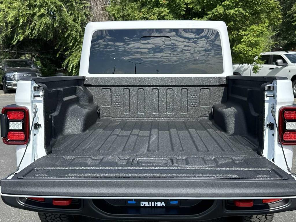 new 2025 Jeep Gladiator car, priced at $54,567