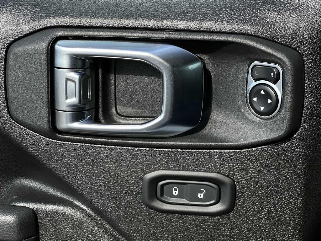 new 2025 Jeep Gladiator car, priced at $54,567