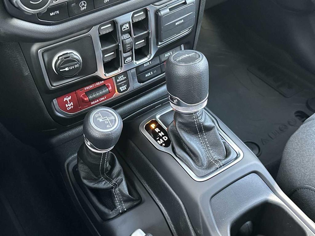 new 2025 Jeep Gladiator car, priced at $54,567