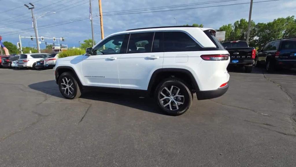 new 2025 Jeep Grand Cherokee car, priced at $48,044