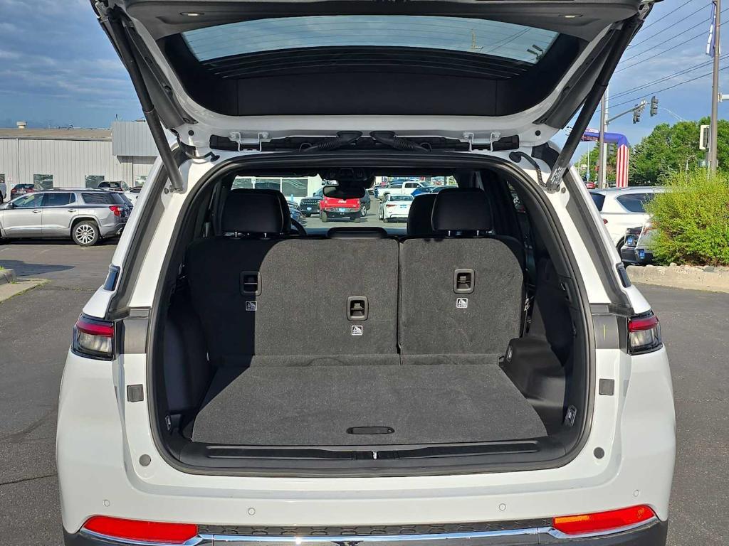 new 2025 Jeep Grand Cherokee car, priced at $48,044