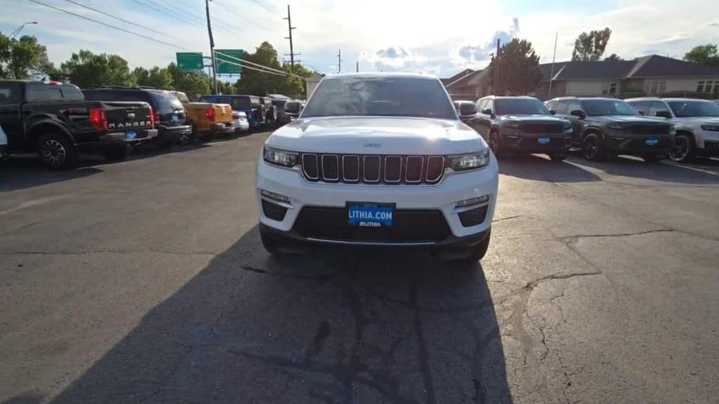 new 2025 Jeep Grand Cherokee car, priced at $48,044