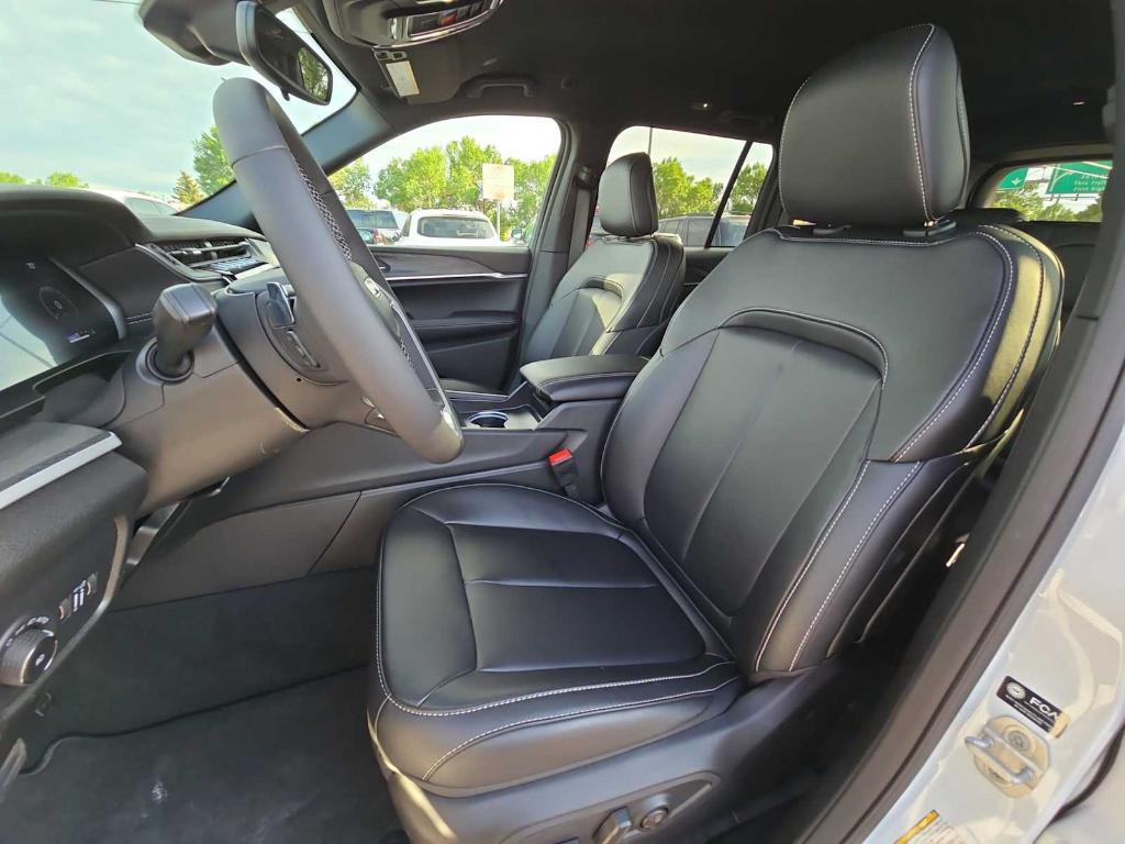 new 2025 Jeep Grand Cherokee car, priced at $48,044