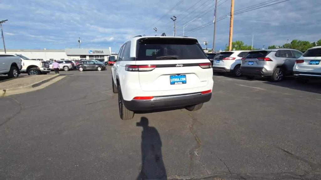 new 2025 Jeep Grand Cherokee car, priced at $41,930