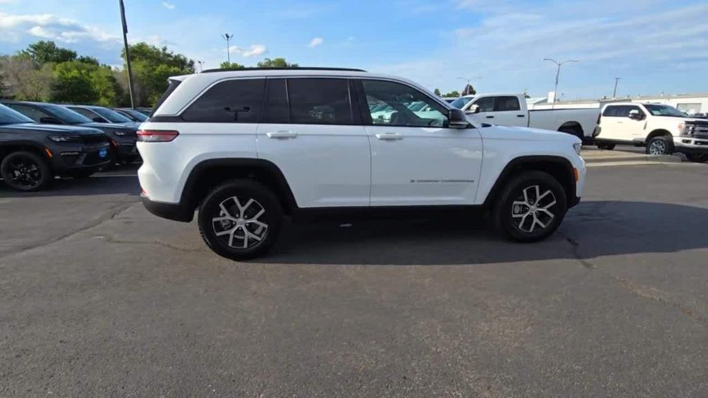 new 2025 Jeep Grand Cherokee car, priced at $48,044