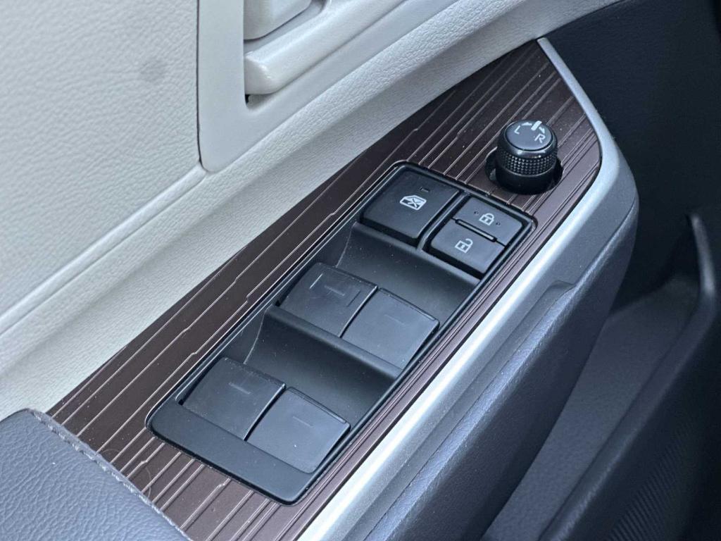 used 2023 Toyota Sienna car, priced at $37,508