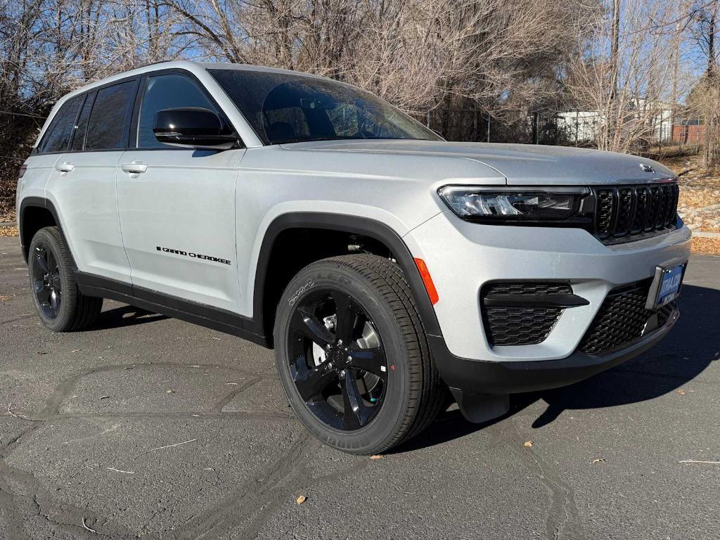 new 2025 Jeep Grand Cherokee car, priced at $42,002