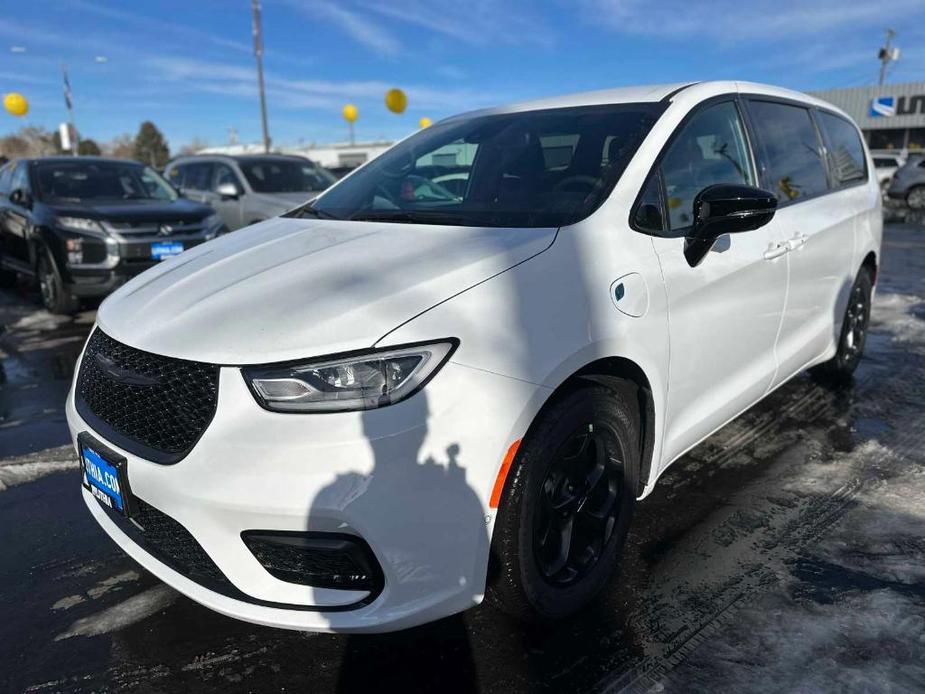 new 2024 Chrysler Pacifica Hybrid car, priced at $51,291