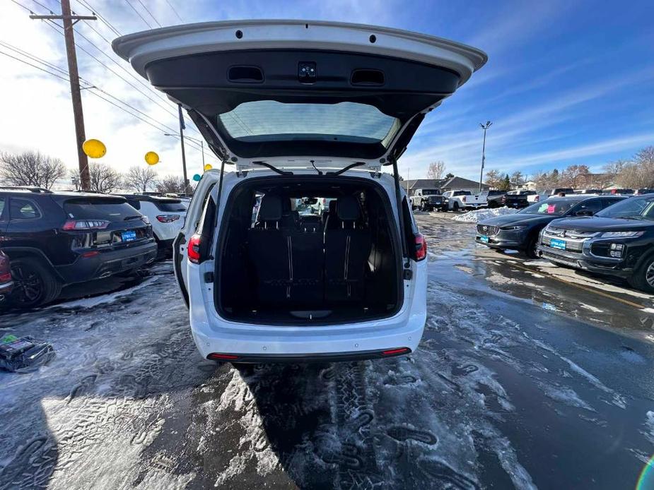 new 2024 Chrysler Pacifica Hybrid car, priced at $51,291