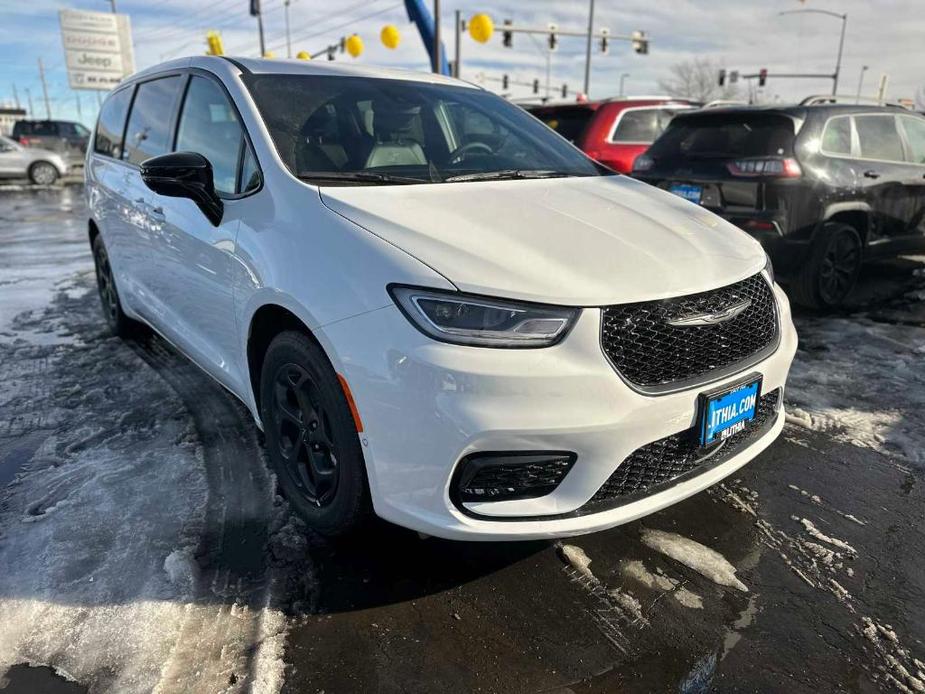 new 2024 Chrysler Pacifica Hybrid car, priced at $51,291