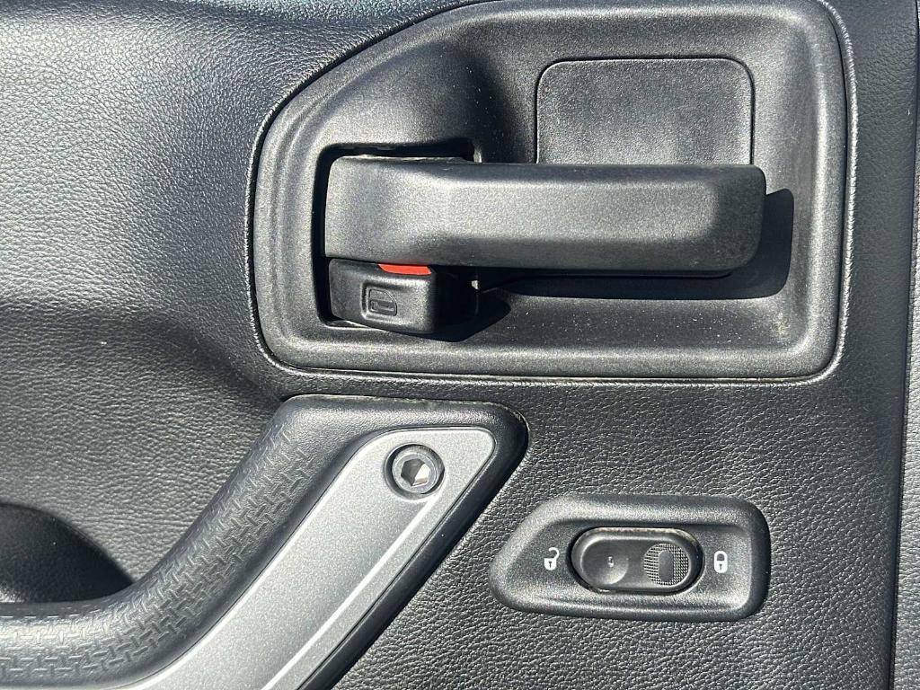 used 2015 Jeep Wrangler Unlimited car, priced at $16,004