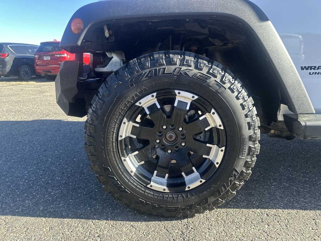 used 2015 Jeep Wrangler Unlimited car, priced at $16,004