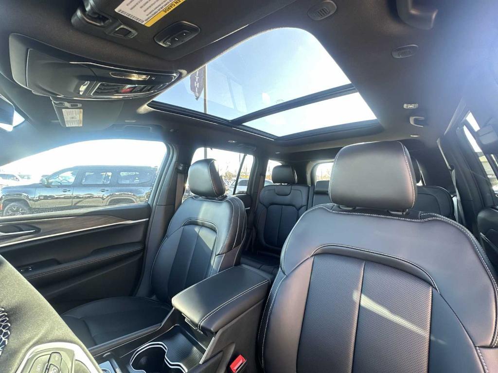 new 2025 Jeep Grand Cherokee car, priced at $55,185