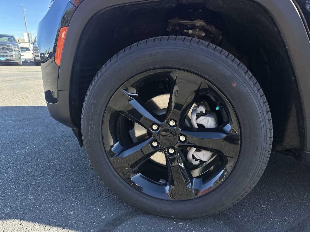 new 2025 Jeep Grand Cherokee car, priced at $55,185