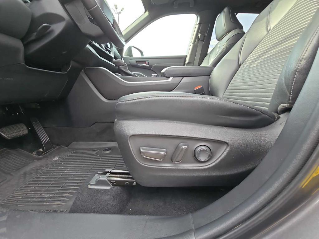 used 2022 Toyota Highlander car, priced at $41,577
