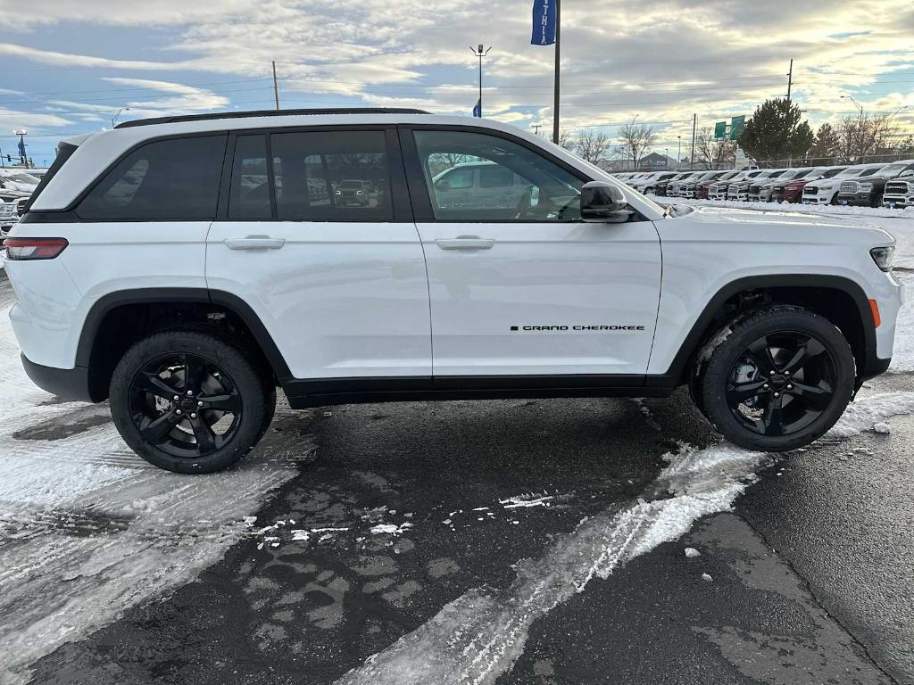 new 2025 Jeep Grand Cherokee car, priced at $48,102