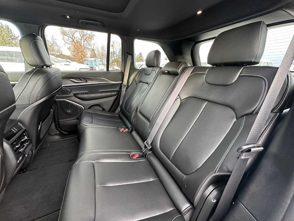 new 2025 Jeep Grand Cherokee car, priced at $48,102