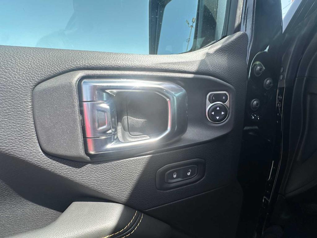 new 2025 Jeep Wrangler car, priced at $53,727