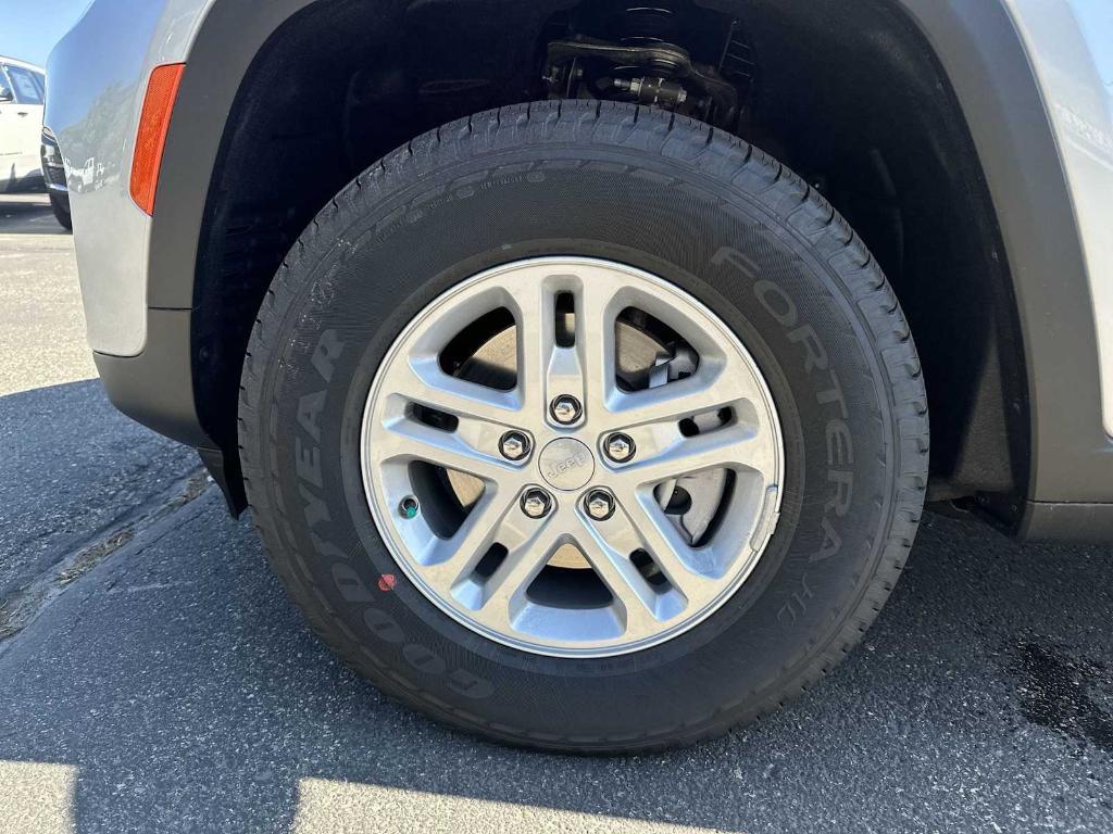 new 2025 Jeep Grand Cherokee car, priced at $35,321