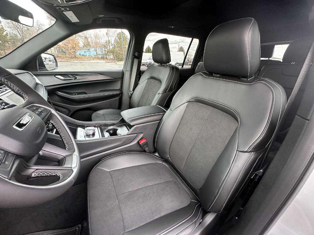 new 2025 Jeep Grand Cherokee L car, priced at $42,685