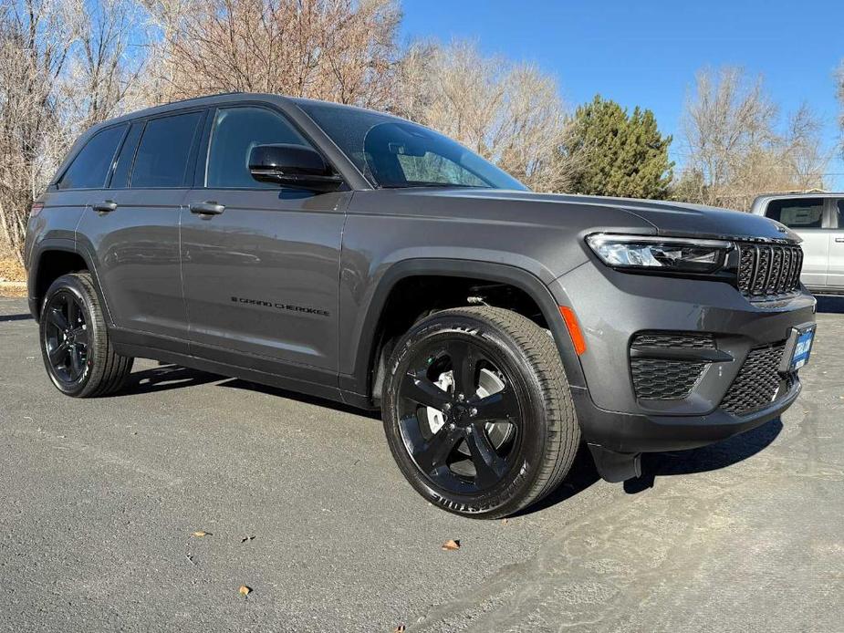 new 2025 Jeep Grand Cherokee car, priced at $42,012