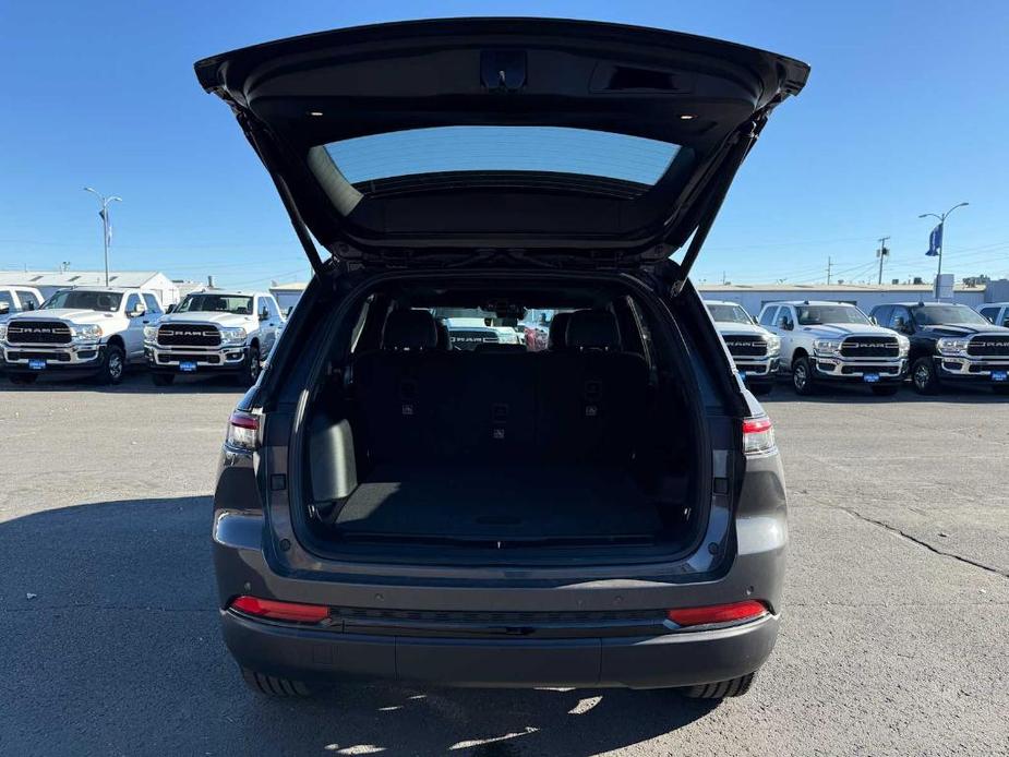 new 2025 Jeep Grand Cherokee car, priced at $42,012