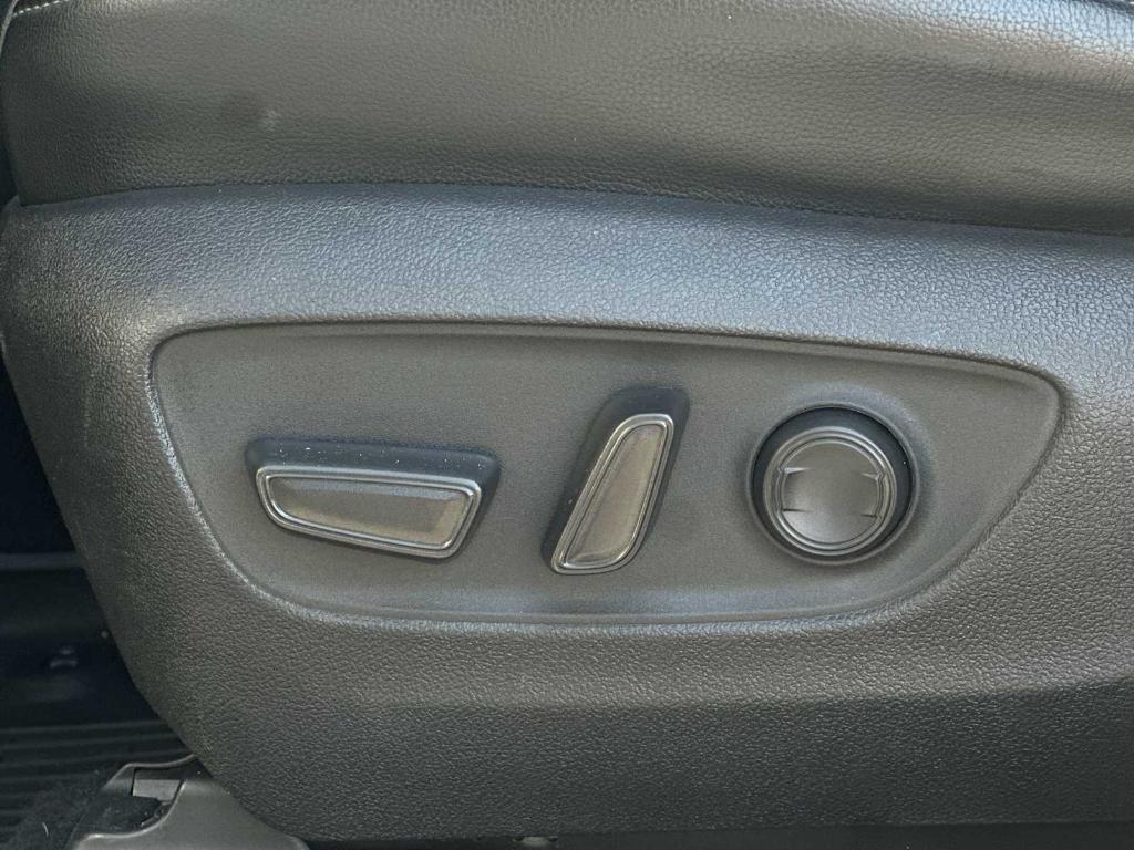 used 2021 Toyota Highlander car, priced at $35,281