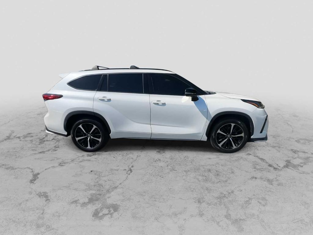 used 2021 Toyota Highlander car, priced at $35,281