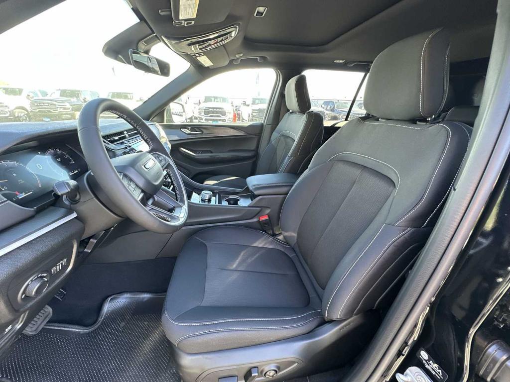 new 2025 Jeep Grand Cherokee car, priced at $36,540