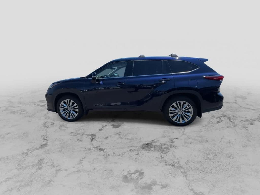 used 2022 Toyota Highlander car, priced at $39,862