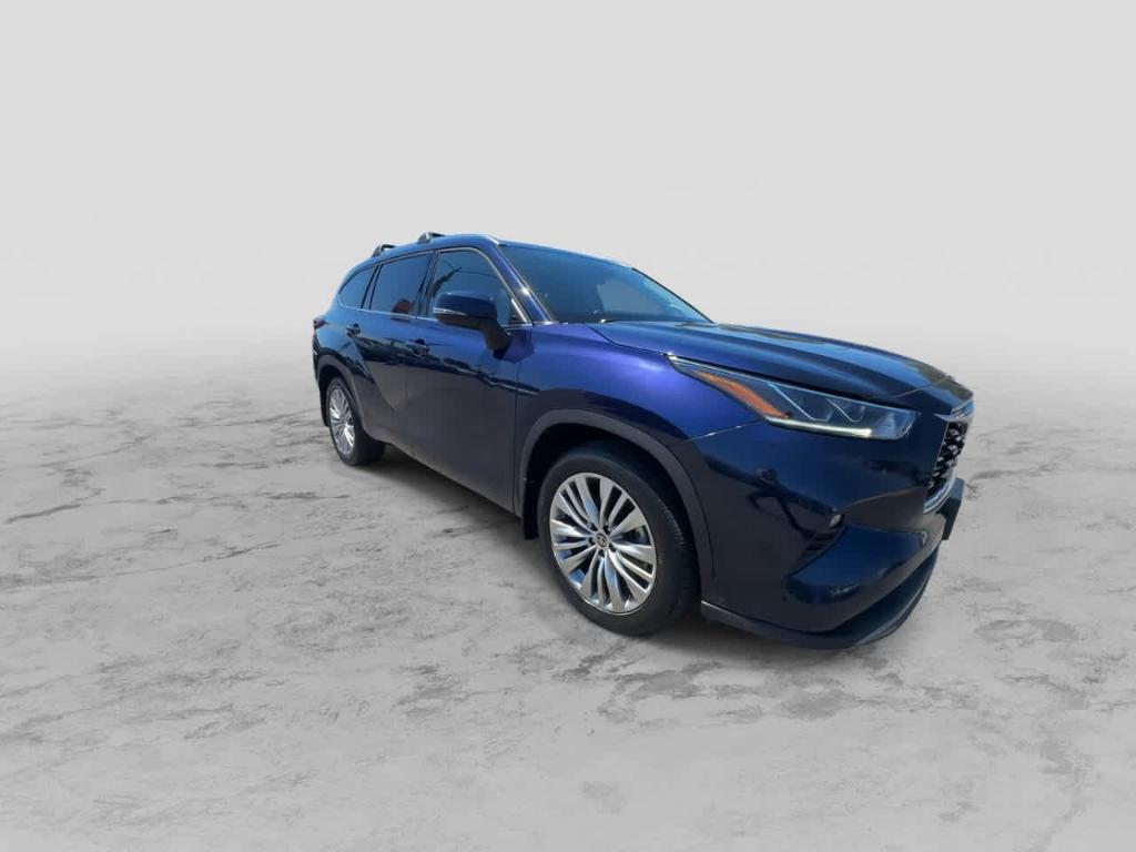 used 2022 Toyota Highlander car, priced at $39,862