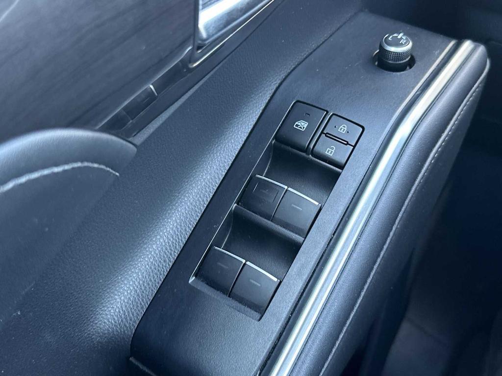 used 2022 Toyota Highlander car, priced at $39,862