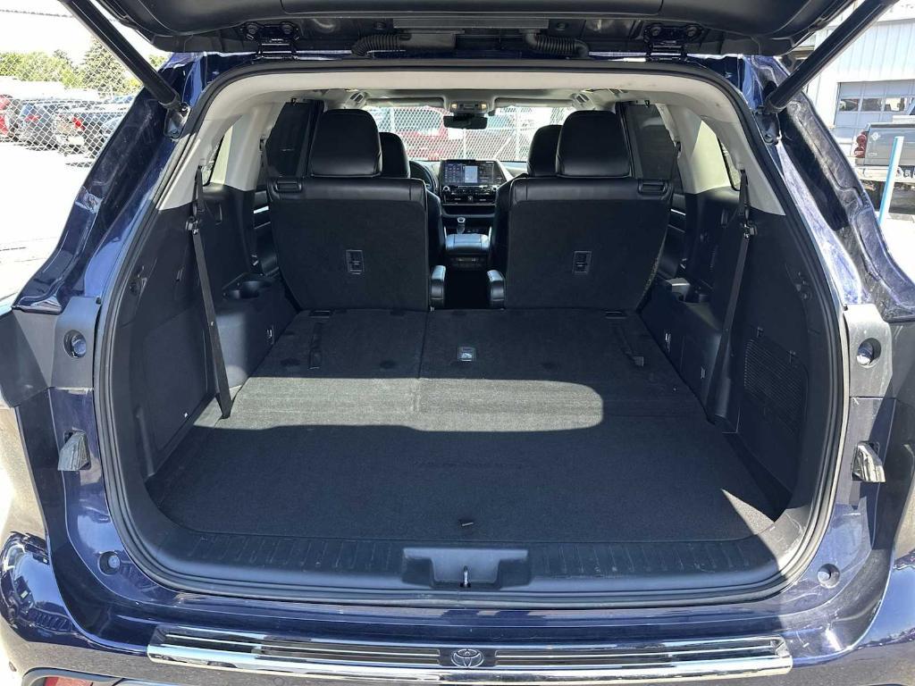 used 2022 Toyota Highlander car, priced at $39,862