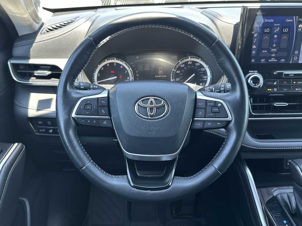 used 2022 Toyota Highlander car, priced at $39,862