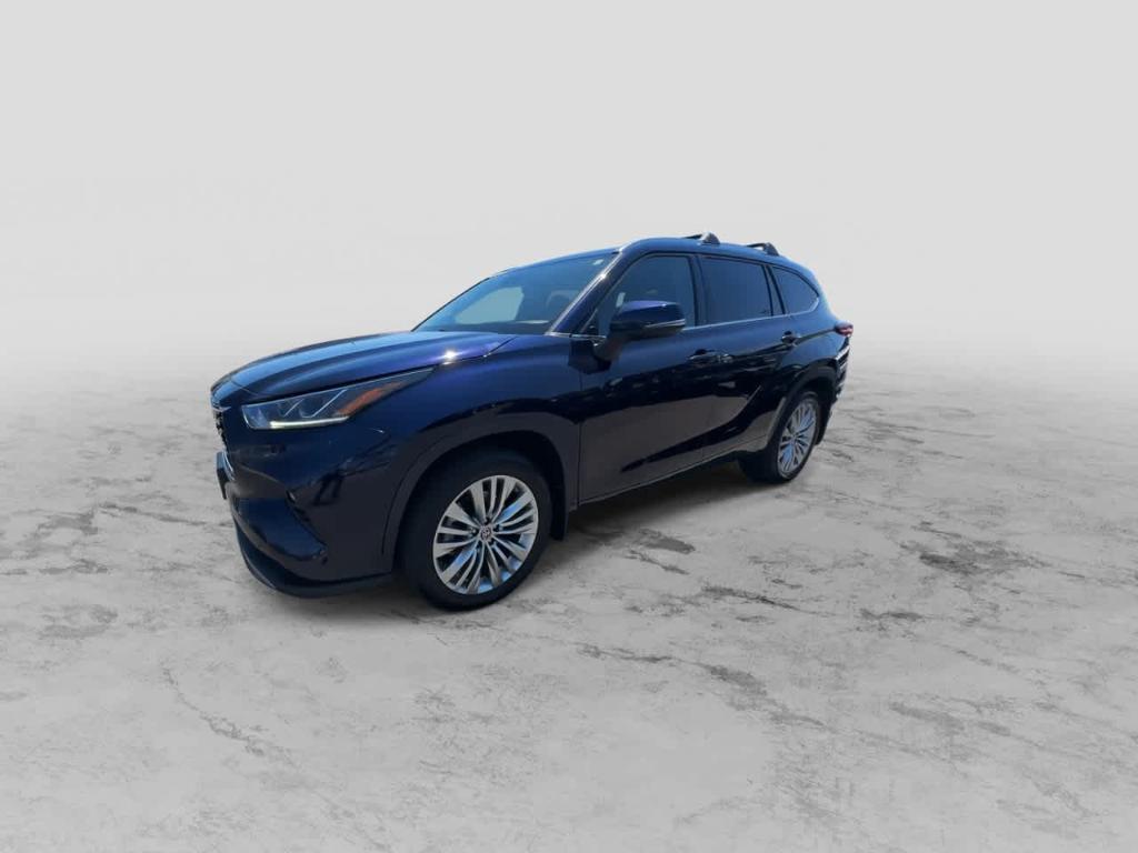 used 2022 Toyota Highlander car, priced at $39,862